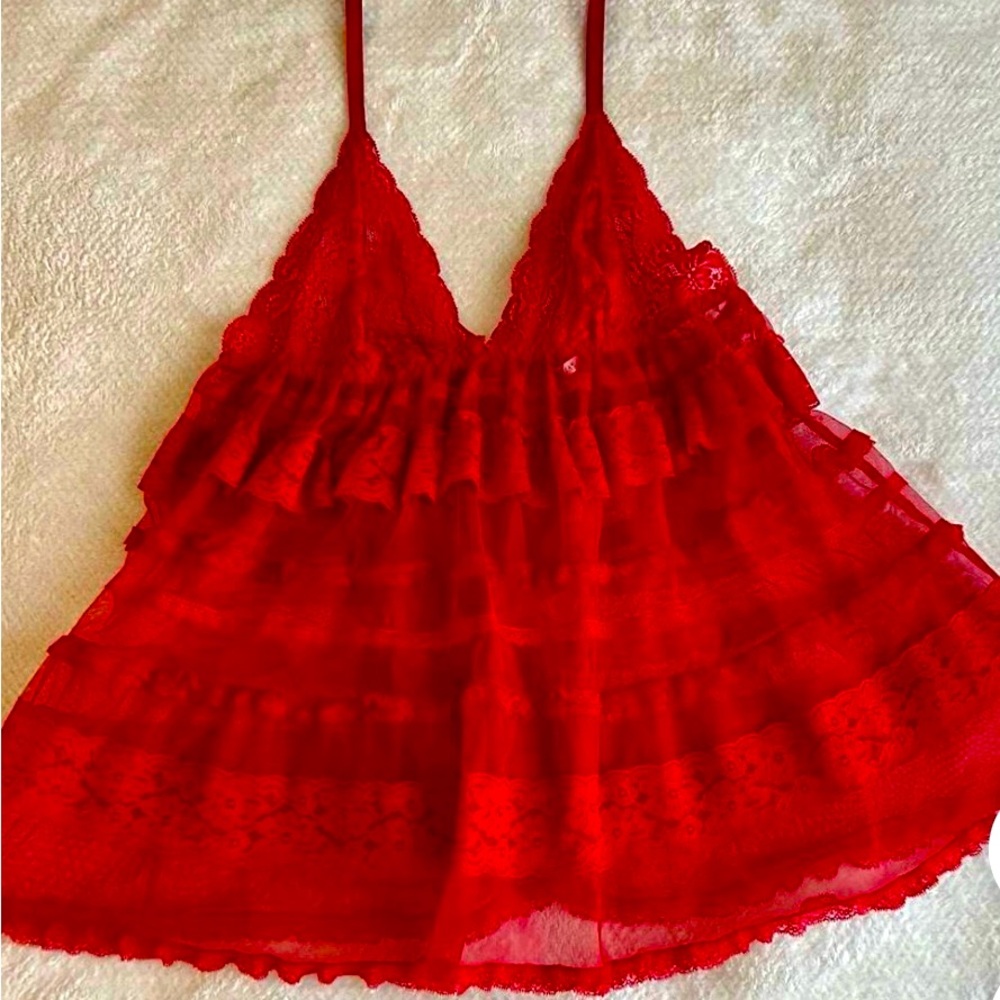 Victoria's Secret Women's Red Vest
Size SUsed - ExcellentVictoria's Secret